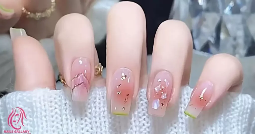  Nail Art with Glitter