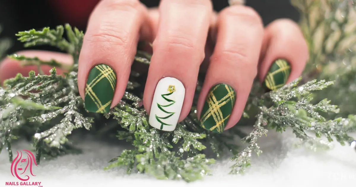 Christmas Tree Nail Design