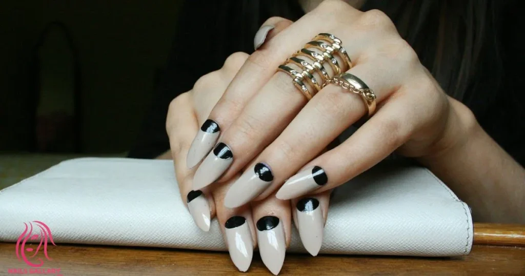  Manicure