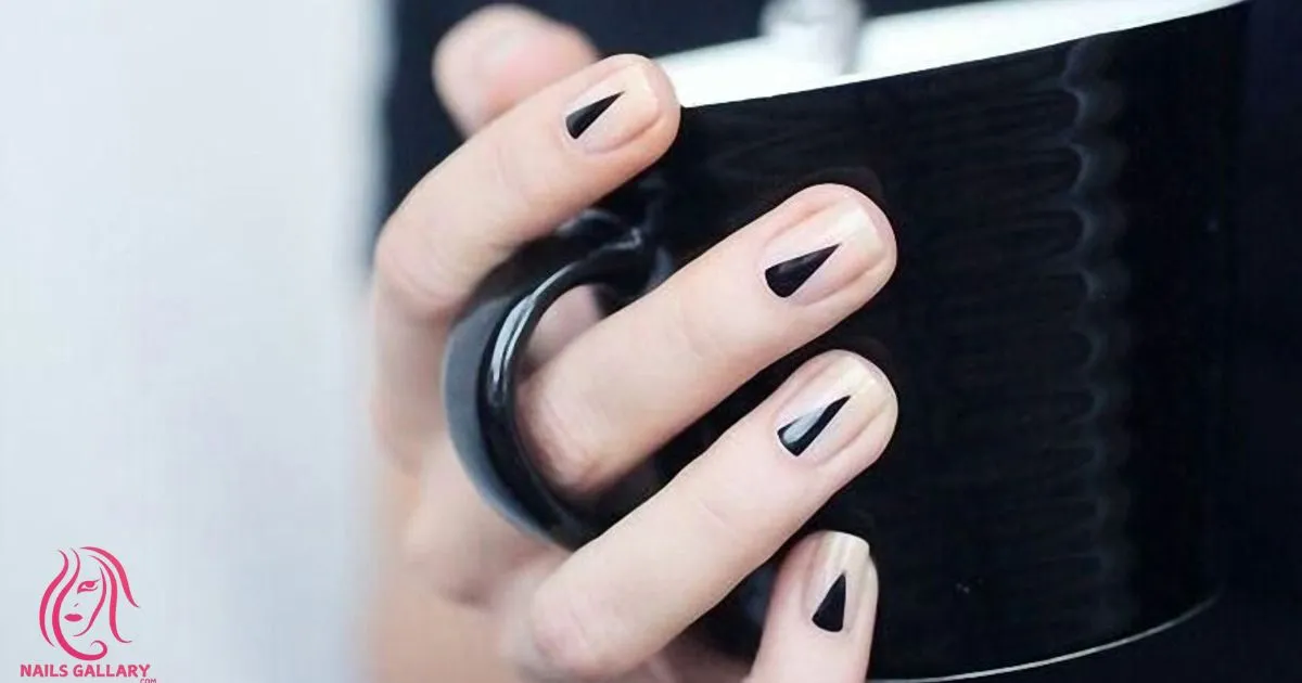 Minimalist Geometric Nails art