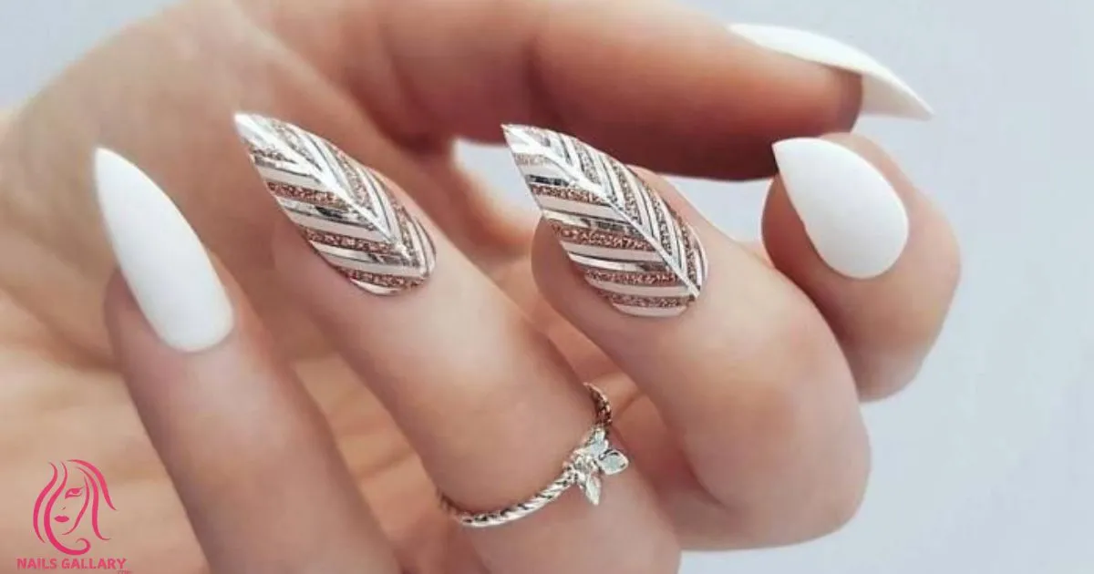 White Outline Nail